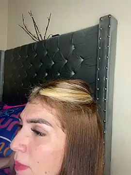 Snapshot of Emmy_flow chatting on 02/21/25, 03:23 Emmy flow online show from 02/21/25, 03:23