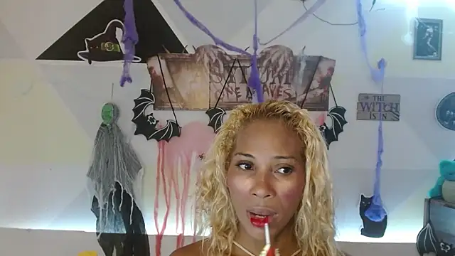 Snapshot of NatashaDormat chatting on 10/20/25, 01:33 NatashaDormat online show from 10/20/25, 01:33