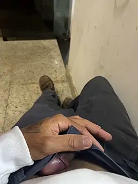 Snapshot of kaiqueeeh_90 chatting on 02/24/25, 02:19 kaiqueeeh 90 online show from 02/24/25, 02:19