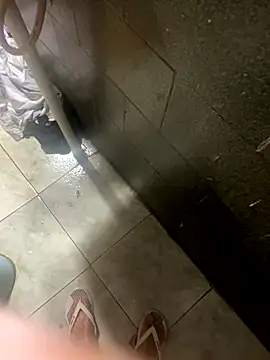 Snapshot of kaiqueeeh_90 chatting on 10/27/25, 11:52 kaiqueeeh 90 online show from 10/27/25, 11:52