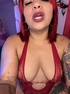 Snapshot of EmmaHot chatting on 11/12/25, 11:43 EmmaHot online show from 11/12/25, 11:43