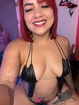 Snapshot of EmmaHot chatting on 11/14/25, 12:04 EmmaHot online show from 11/14/25, 12:04