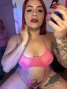 Snapshot of EmmaHot chatting on 11/15/25, 11:51 EmmaHot online show from 11/15/25, 11:51