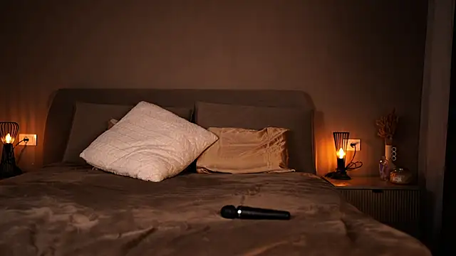 FrancescaNappi online show from 12/18/24, 06:35