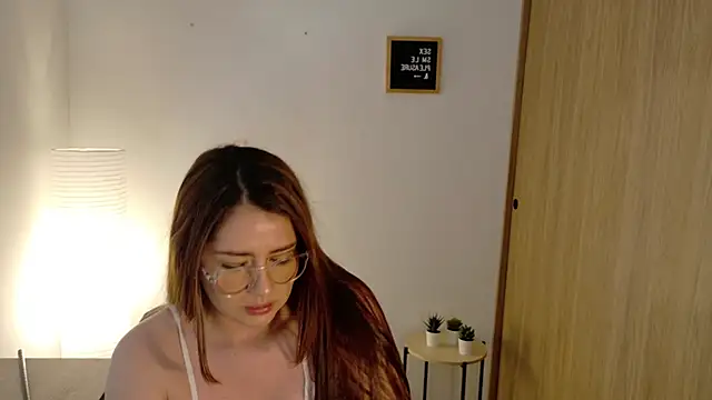 Snapshot of Rachel_t_ chatting on 10/15/25, 09:15 Rachel t  online show from 10/15/25, 09:15