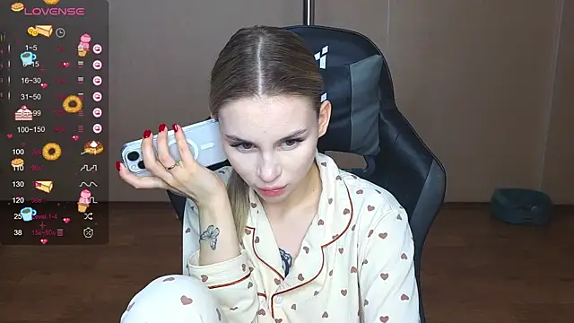 Snapshot of doll_barbieee chatting on 03/18/25, 01:21 doll barbieee online show from 03/18/25, 01:21