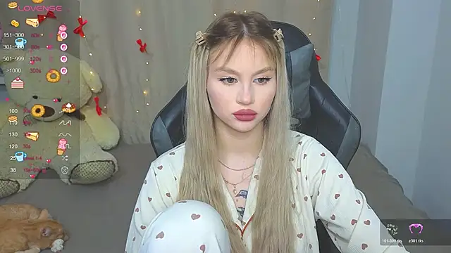 Snapshot of doll_barbieee chatting on 11/21/25, 05:11 doll barbieee online show from 11/21/25, 05:11