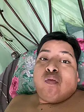 Snapshot of Avilespozo19993 chatting on 10/24/25, 04:36 Avilespozo19993 online show from 10/24/25, 04:36