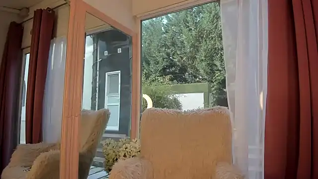 Snapshot of Mia__Milan chatting on 10/10/25, 06:34 Mia  Milan online show from 10/10/25, 06:34