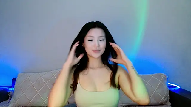 Min Jee  online show from 04/10/26, 08:57