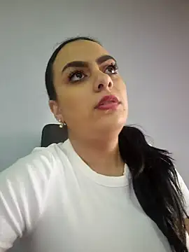 ElyzaIbarra online show from 02/09/25, 06:11