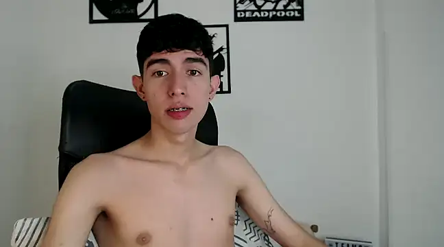 Andy hot19 online show from 12/18/24, 02:32