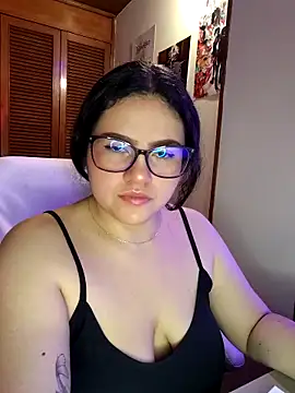 Snapshot of im_mei chatting on 11/28/25, 12:57 im mei online show from 11/28/25, 12:57
