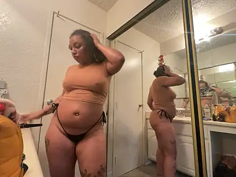 Snapshot of GoddessNih chatting on 11/01/25, 05:15 GoddessNih online show from 11/01/25, 05:15