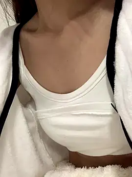 Snapshot of Aimeil chatting on 12/03/24, 03:20 Aimeil online show from 12/03/24, 03:20