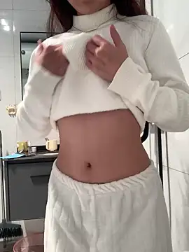 Snapshot of Aimeil chatting on 12/23/24, 02:39 Aimeil online show from 12/23/24, 02:39