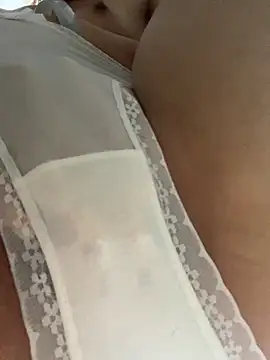 Snapshot of Aimeil chatting on 10/31/25, 06:47 Aimeil online show from 10/31/25, 06:47