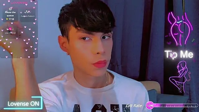 Snapshot of femboykeene chatting on 01/15/25, 05:40 femboykeene online show from 01/15/25, 05:40