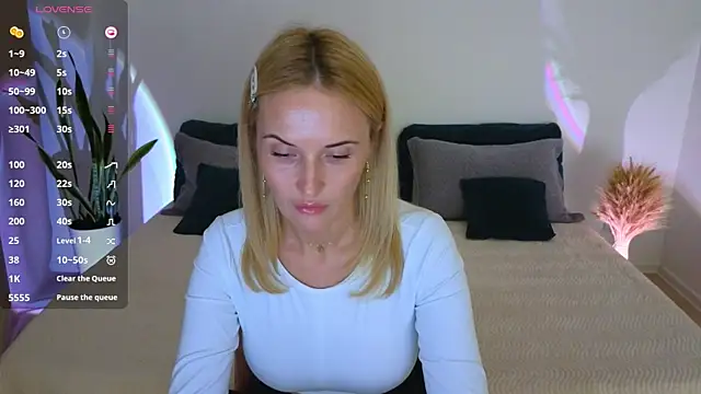 AlisssaRose online show from 09/25/25, 08:56