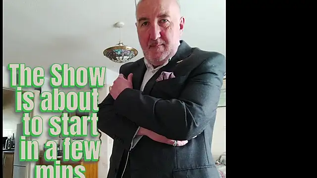 Snapshot of Adamdaddybear chatting on 10/31/25, 07:09 Adamdaddybear online show from 10/31/25, 07:09