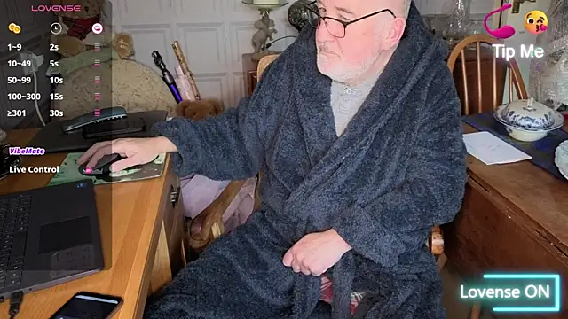 Snapshot of Adamdaddybear chatting on 12/03/25, 08:12 Adamdaddybear online show from 12/03/25, 08:12