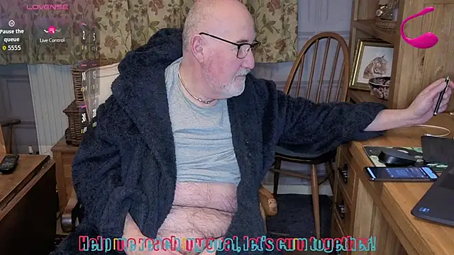 Snapshot of Adamdaddybear chatting on 02/20/26, 09:26 Adamdaddybear online show from 02/20/26, 09:26