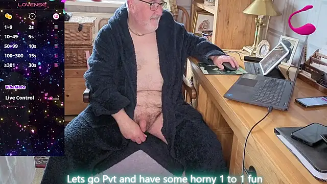 Snapshot of Adamdaddybear chatting on 04/11/26, 07:45 Adamdaddybear online show from 04/11/26, 07:45