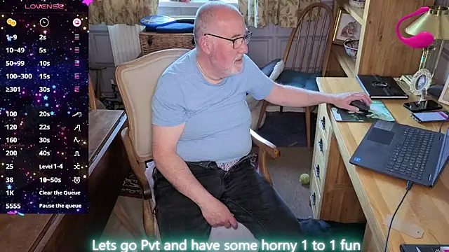 Snapshot of Adamdaddybear chatting on 05/24/26, 12:54 Adamdaddybear online show from 05/24/26, 12:54