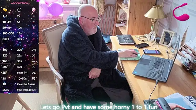 Snapshot of Adamdaddybear chatting on 06/17/26, 07:44 Adamdaddybear online show from 06/17/26, 07:44