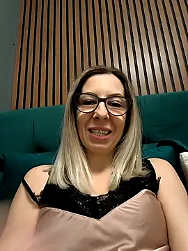 Snapshot of SukyGirl chatting on 12/27/24, 12:34 SukyGirl online show from 12/27/24, 12:34