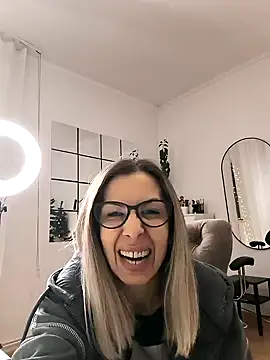 Snapshot of SukyGirl chatting on 12/28/24, 03:26 SukyGirl online show from 12/28/24, 03:26