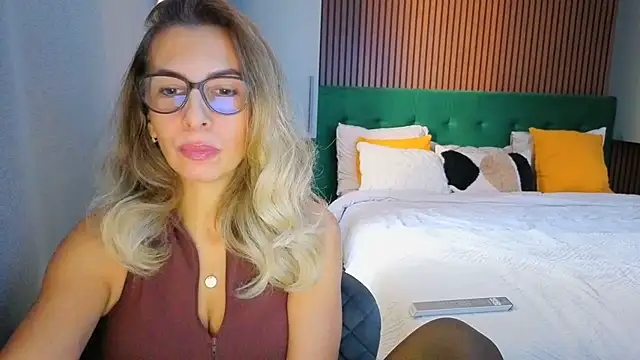 SukyGirl online show from 10/17/25, 09:56