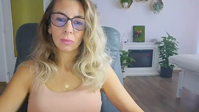 SukyGirl online show from 10/31/25, 08:04