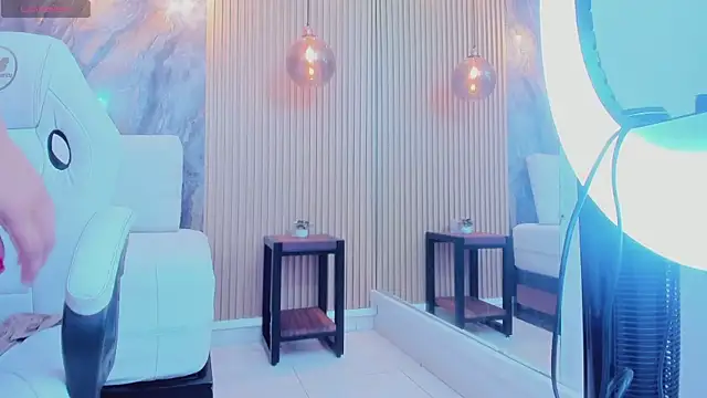 Snapshot of ella_harper chatting on 09/30/25, 02:38 ella harper online show from 09/30/25, 02:38