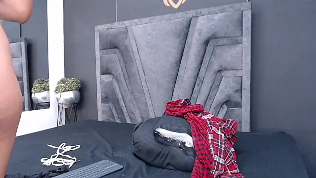 stefany bro online show from 01/04/25, 02:35