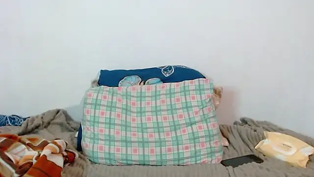 Snapshot of SallyMkn chatting on 10/18/25, 01:23 SallyMkn online show from 10/18/25, 01:23