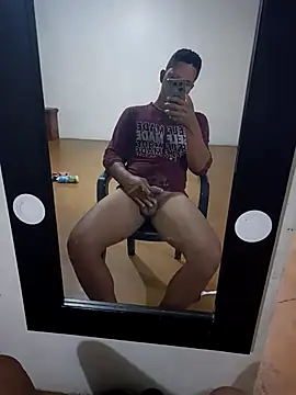 Snapshot of carlostova chatting on 09/18/25, 03:19 carlostova online show from 09/18/25, 03:19