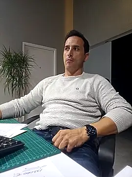 Lucas   81 online show from 11/06/25, 07:48