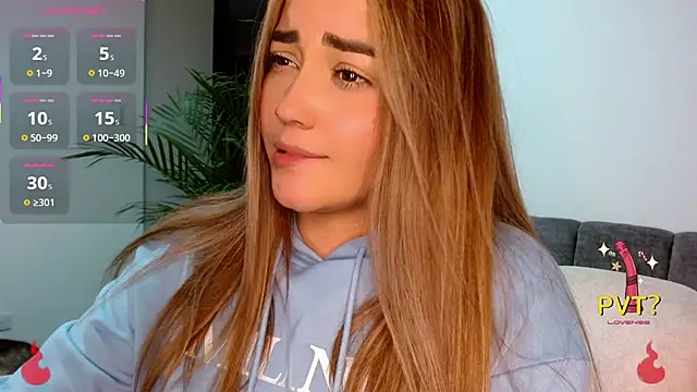 Snapshot of Lucia_star__ chatting on 10/11/25, 11:14 Lucia star online show from 10/11/25, 11:14