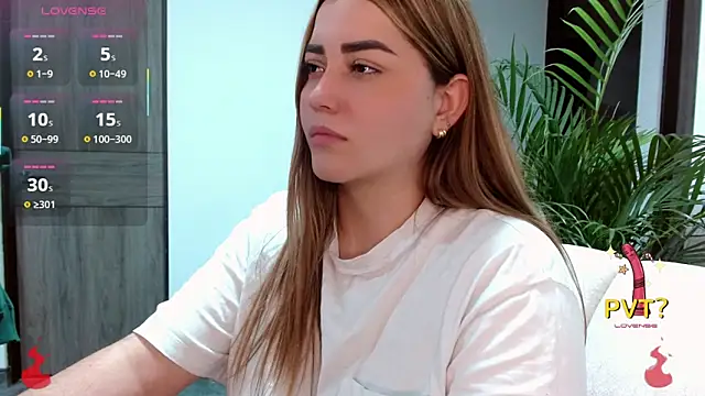 Snapshot of Lucia_star__ chatting on 10/28/25, 02:48 Lucia star online show from 10/28/25, 02:48