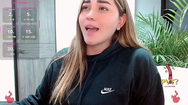 Snapshot of Lucia_star__ chatting on 10/31/25, 02:34 Lucia star online show from 10/31/25, 02:34