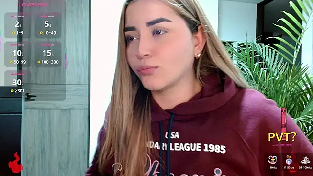 Snapshot of Lucia_star__ chatting on 11/11/25, 01:27 Lucia star online show from 11/11/25, 01:27