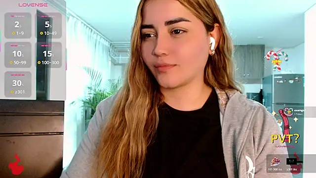 Snapshot of Lucia_star__ chatting on 11/16/25, 02:50 Lucia star online show from 11/16/25, 02:50