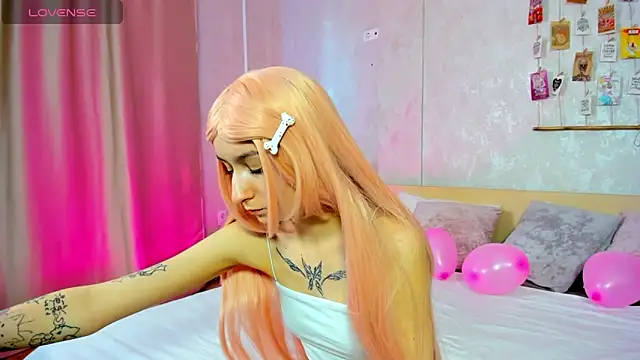 Snapshot of Doris_Scott chatting on 02/14/25, 08:21 Doris Scott online show from 02/14/25, 08:21