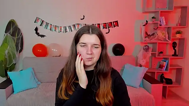 Snapshot of BonneyLove chatting on 10/17/25, 09:39 BonneyLove online show from 10/17/25, 09:39