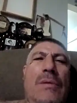 Snapshot of B_DOGG69 chatting on 03/04/25, 04:38 B DOGG69 online show from 03/04/25, 04:38