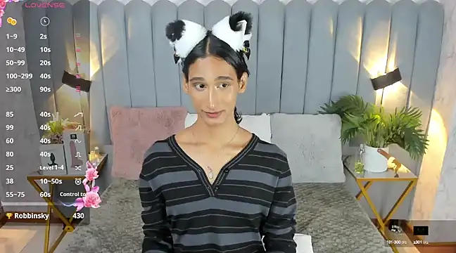 Snapshot of skyyfoxpraga chatting on 01/17/25, 10:23 skyyfoxpraga online show from 01/17/25, 10:23