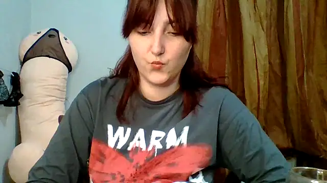 Snapshot of MiaStika chatting on 10/14/25, 07:36 MiaStika online show from 10/14/25, 07:36