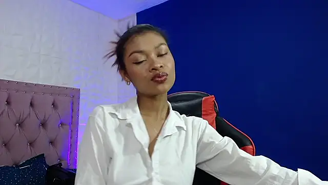 Perla prg online show from 12/17/24, 08:32