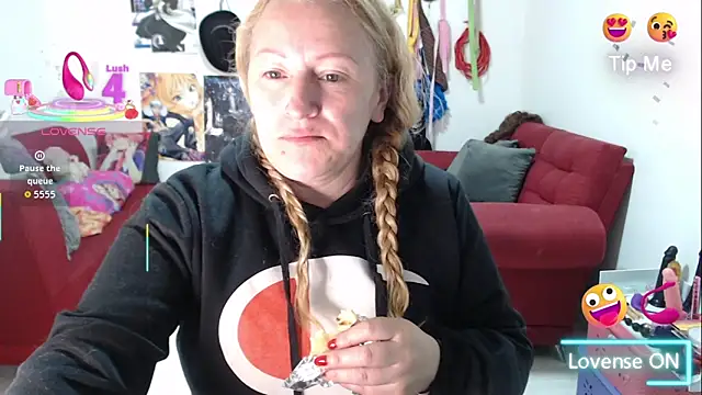 Snapshot of emperabigbootybigass chatting on 10/31/25, 12:28 emperabigbootybigass online show from 10/31/25, 12:28